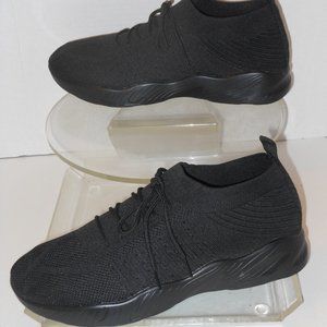NUCOLLECTIONS BLACK MESH SNEAKERS SIZE 11 MEDIUM